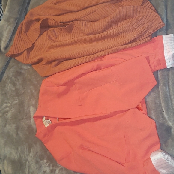 Forever 21 Sweaters - Lot of 2 tops.